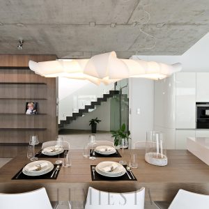 Lampa wisząca Caterpillar w białym kolorze styl nowoczesny