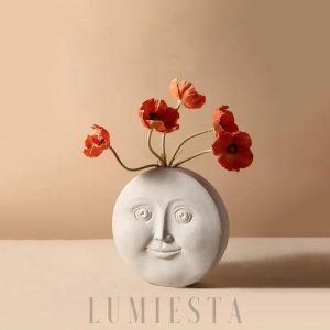 Wazon w kształcie twarzy z ceramicznym wykończeniem