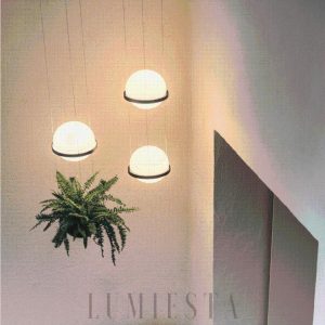 Nowoczesna lampa wisząca kula z czarnym akcentem