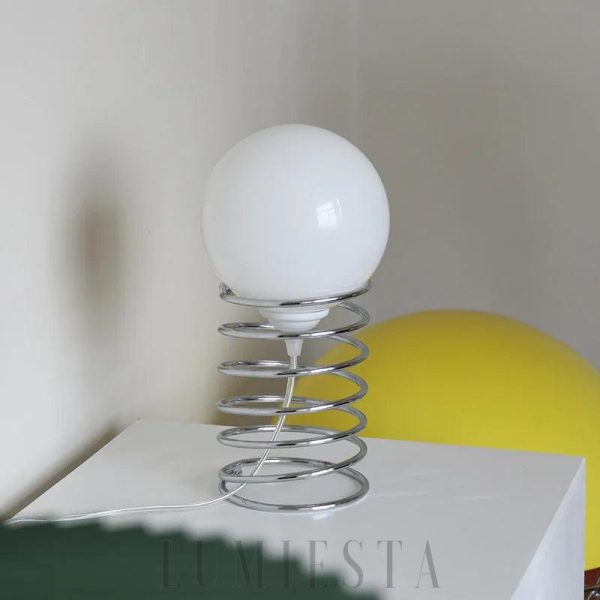 Lampka stołowa w stylu skandynawskim z okrągłym kloszem