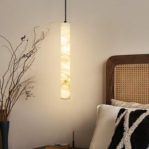 Elegancka lampa wisząca z alabastru, biało-złota