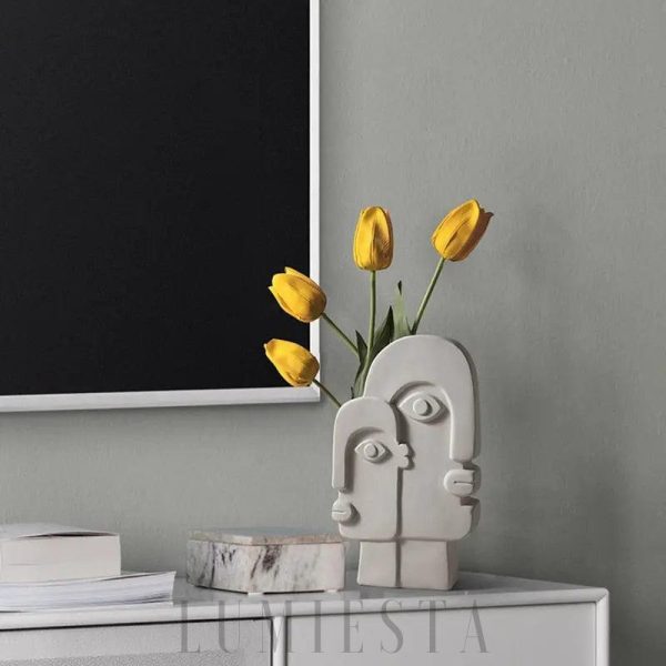 Wazon w kształcie twarzy z ceramicznym wykończeniem