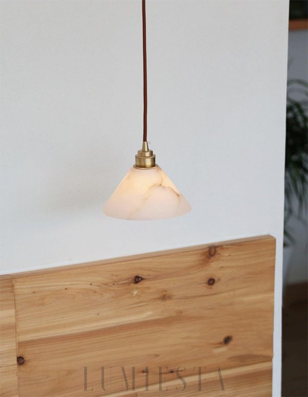 Monna - Stożkowa lampa wisząca z alabastru, mosiądz 18cm