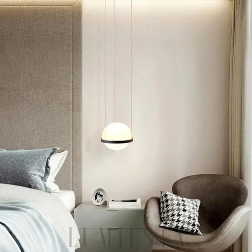 Nowoczesna lampa wisząca kula z czarnym akcentem