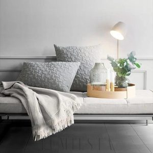 Skandynawska lampka nocna z minimalistycznym kloszem