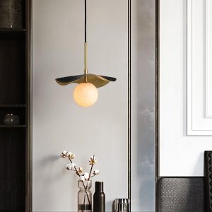 Lampa wisząca Montera Alabaster z mosiężnym kloszem
