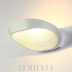 Nowoczesna lampa ścienna w unikalnym kształcie owalnym