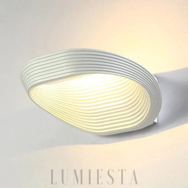 Nowoczesna lampa ścienna w unikalnym kształcie owalnym