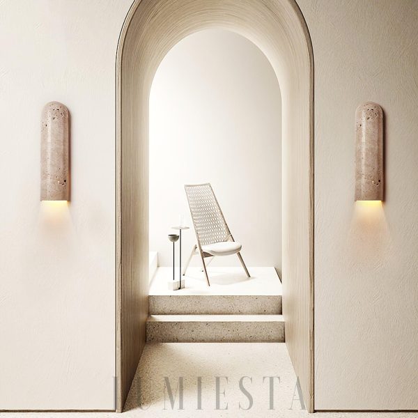 Minimalistyczny kinkiet Lina z trawertynu beżowy 10x35 cm