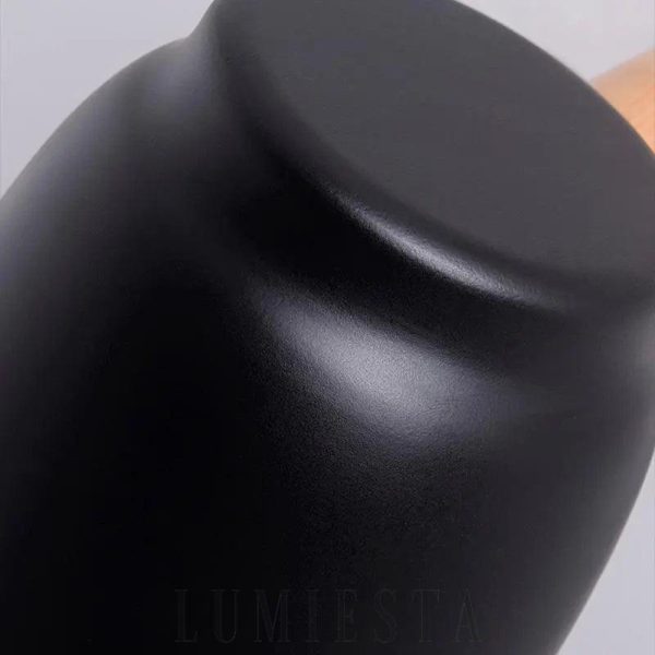 Skandynawska lampka nocna z minimalistycznym kloszem