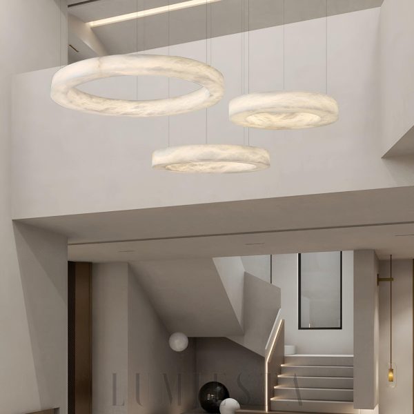 Marika - Nowoczesny żyrandol z alabastru w kolorze mosiądzu