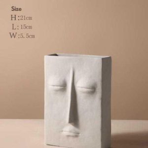 Wazon w kształcie twarzy z ceramicznym wykończeniem