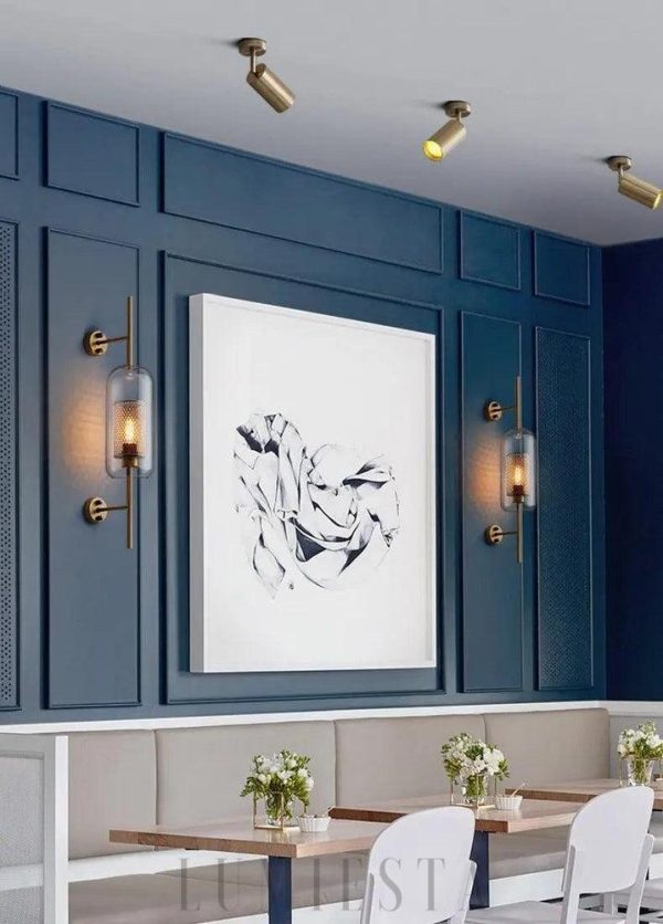 Lampa ścienna w stylu skandynawskim z kloszem szklanym