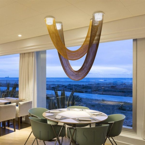 Lampa sufitowa Aura w kształcie linki z różnymi kolorami