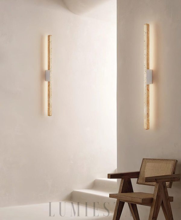 Długa wąska lampa ścienna z trawertynu 86cm beżowa