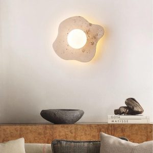 Trawertynowy kinkiet beżowy organiczny kształt 27cm