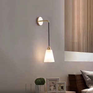 Mykonos - Lampa ścienna stożkowa Alabaster biało-złota