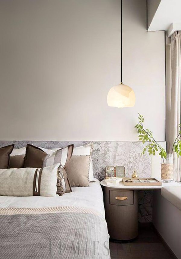 Viela Elegancka półokrągła lampa z alabastru, biało-złota