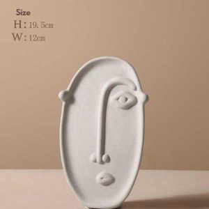 Wazon w kształcie twarzy z ceramicznym wykończeniem