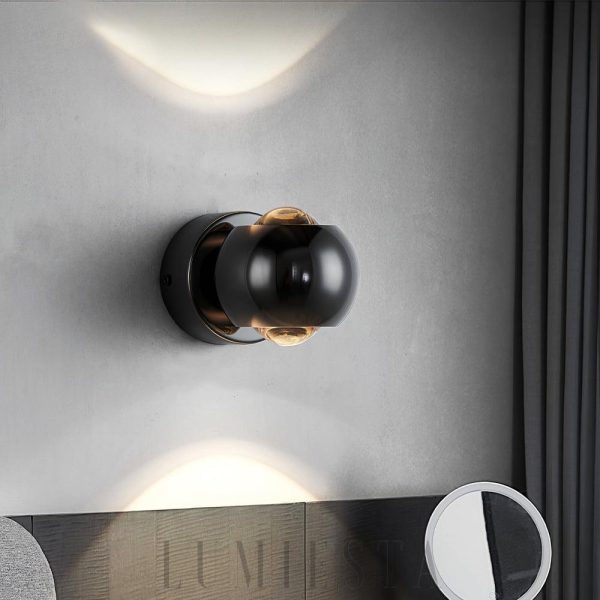 Lampa ścienna kulista złota nowoczesny styl do wnętrz