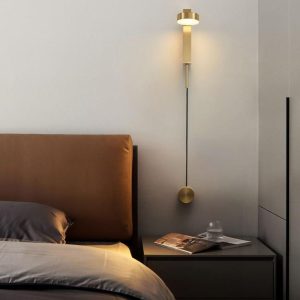 Nowoczesna złota lampa ścienna z regulacją