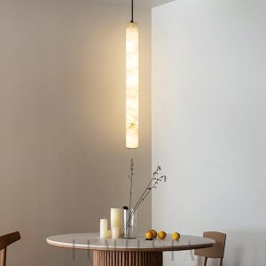 Elegancka lampa wisząca z alabastru, biało-złota