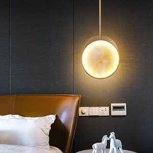 Lampa wisząca Moonshade z alabastrem, mosiądz 22 cm