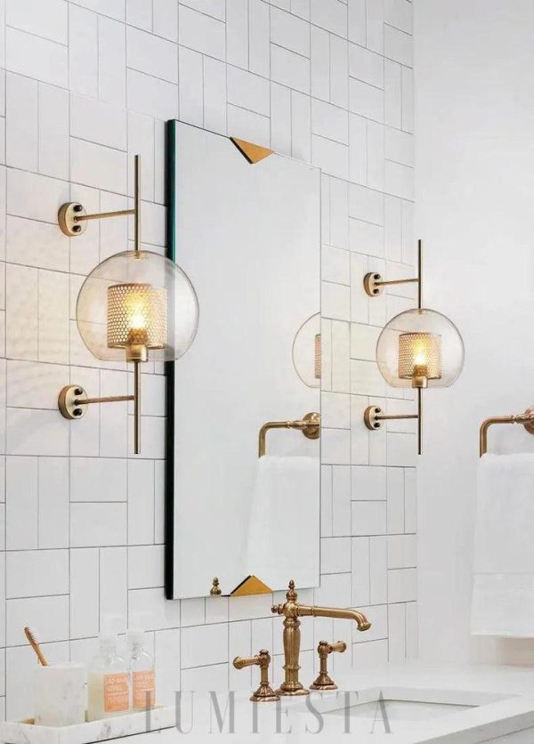 Lampa ścienna w stylu skandynawskim z kloszem szklanym