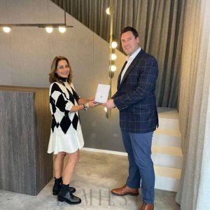 Lampa wisząca Modulo w złotym kolorze z 6 lub 11 głowami