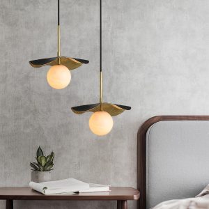 Lampa wisząca Montera Alabaster z mosiężnym kloszem