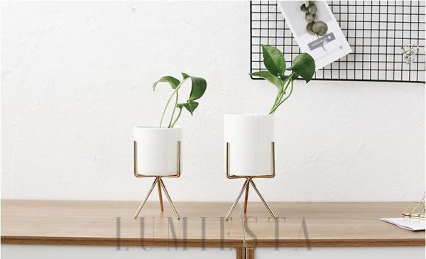 Eleganckie potrójne stojaki na doniczki — biało-złote