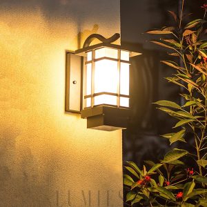 wm_17371360959935575071.jpg Lampa ścienna Madison w stylu latarni z dekoracyjną kratką