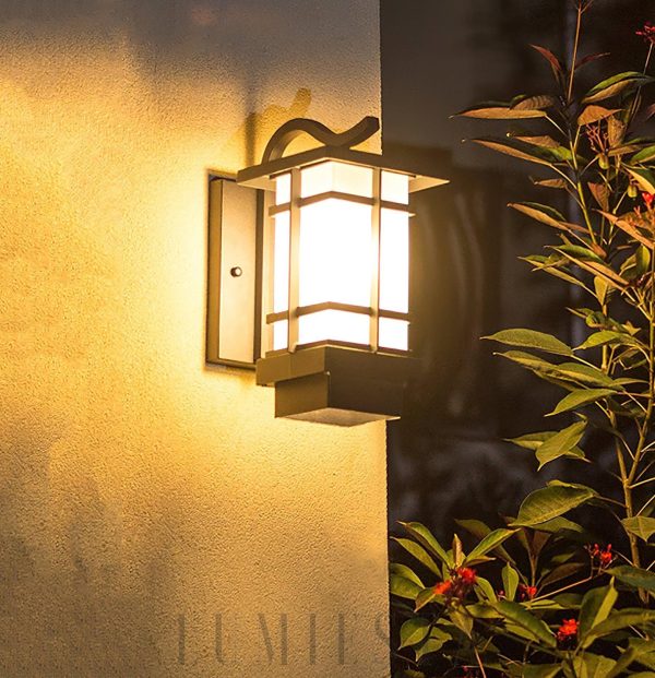 wm_17371360959935575071.jpg Lampa ścienna Madison w stylu latarni z dekoracyjną kratką