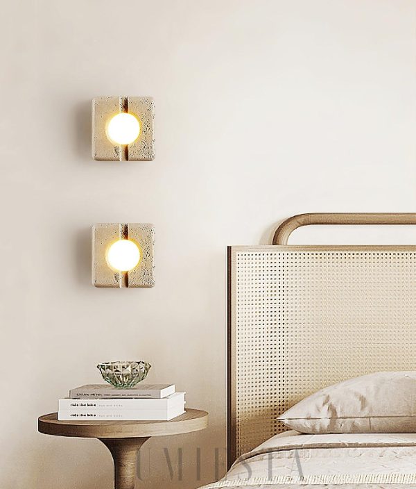 Kwadratowa lampa ścienna z trawertynu beżowa ciepła 15 cm