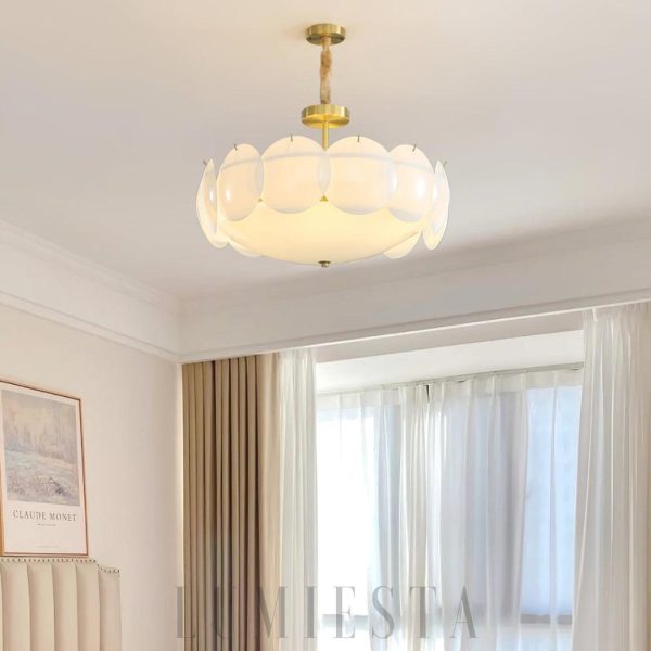 Lampa sufitowa Selene w stylu mosiężnym z szklanym kloszem