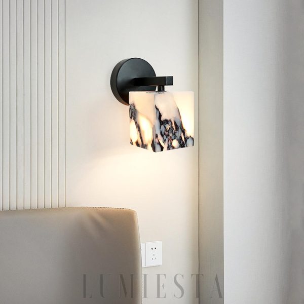 Marmurowa elegancka lampa ścienna kostka 8x13cm Biały Ciepła
