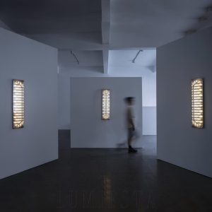 Nowoczesna lampa ścienna Fragment – chrom i szkło