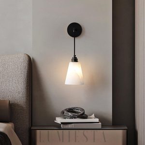 Mykonos - Lampa ścienna stożkowa Alabaster biało-złota