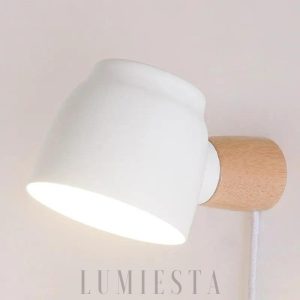 Skandynawska lampka nocna z minimalistycznym kloszem