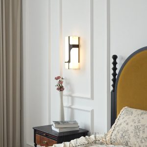 Ariel - Lampa ścienna Alabaster – mosiężna, nowoczesna