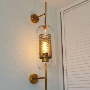 Lampa ścienna w stylu skandynawskim z kloszem szklanym