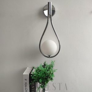 Lampa ścienna w stylu minimalistycznym z okrągłym kloszem