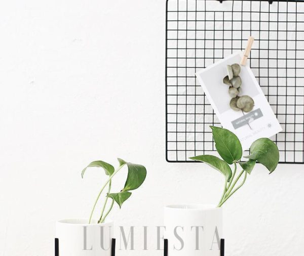 Eleganckie potrójne stojaki na doniczki — biało-złote