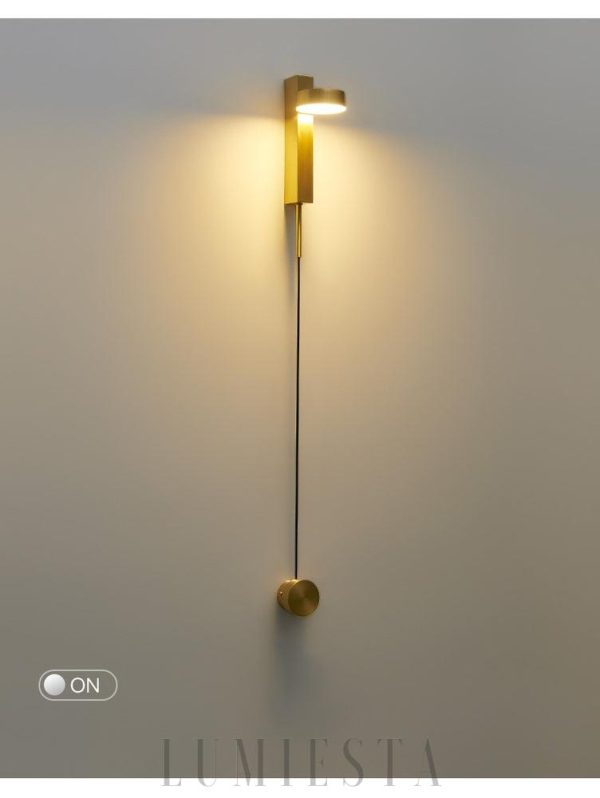 Nowoczesna złota lampa ścienna z regulacją