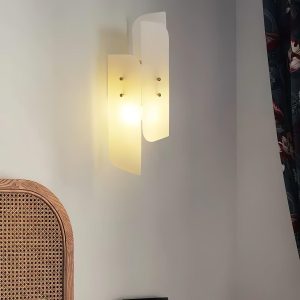 Elegancka mosiężna lampa ścienna Alabaster Megalith