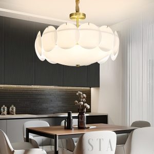 Lampa sufitowa Selene w stylu mosiężnym z szklanym kloszem