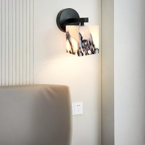 Marmurowa elegancka lampa ścienna kostka 8x13cm Biały Ciepła