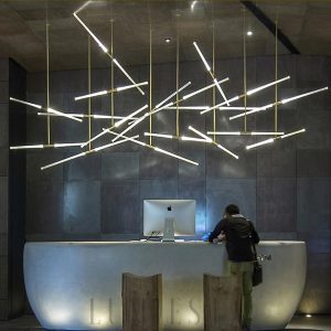 Elegancka lampa wisząca Hash liniowa — kolory i rozmiary