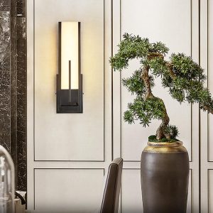 Nowoczesna lampa ścienna alabastrowa w kształcie sześcianu