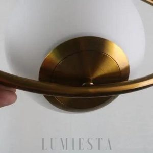 Lampa wisząca w kształcie koła z mleczną kulą